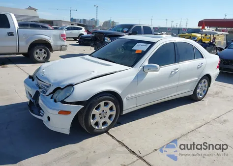 2005 Mercedes-Benz C 320 Luxury/Sport z USA, uszkodzony, nr VIN WDBRF64J15F597304